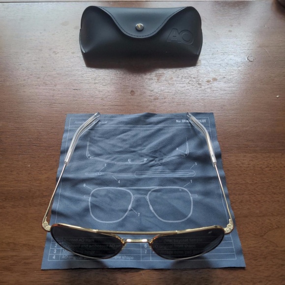 American Optical Aviator Sunglasses (55mm Gold) - Picture 2 of 4